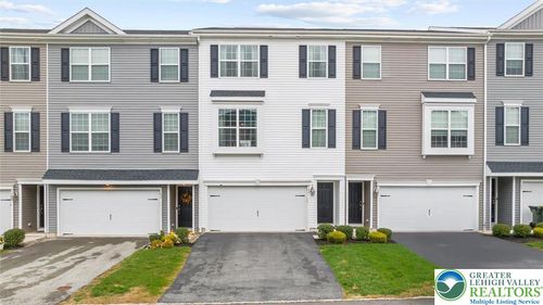 105 Edgewater Ct, Quakertown, PA, 18951-3111 | Card Image