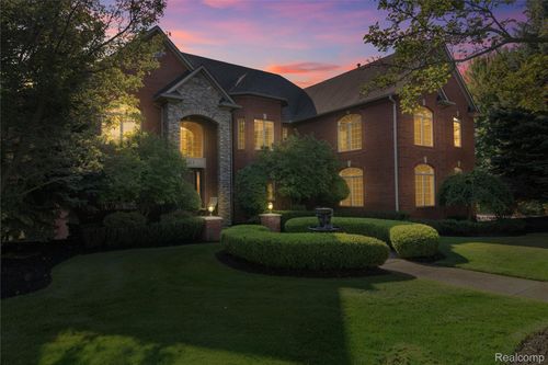 840 High View Ct, Oxford, MI, 48371-5735 | Card Image