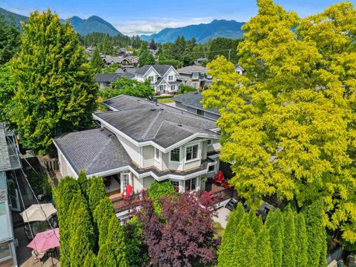 749 E 10th St, North Vancouver, BC, V7L2G2 | Card Image