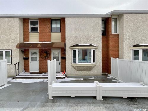 4762 Queen St, Regina, SK, S4S6G7 | Card Image