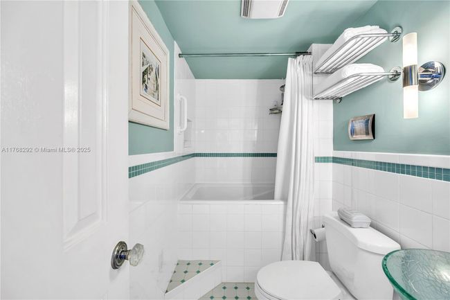 APT-1804 - 3031 N Ocean Blvd, Condo with 2 bedrooms, 2 bathrooms and null parking in Fort Lauderdale FL | Image 11