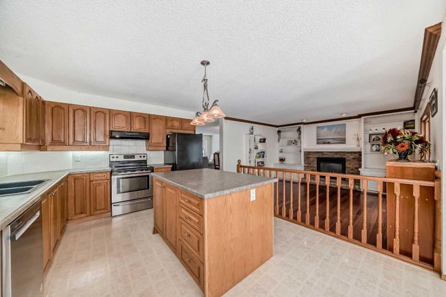 240 Deer River Place Se, Home with 4 bedrooms, 3 bathrooms and 4 parking in Calgary AB | Image 7