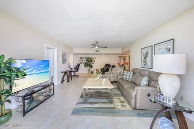 Lots of room for entertaining | Image 2