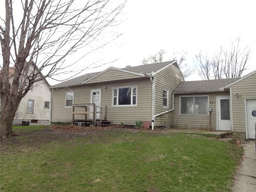 831 Western Ave, Marengo, IA, 52301-1247 | Card Image