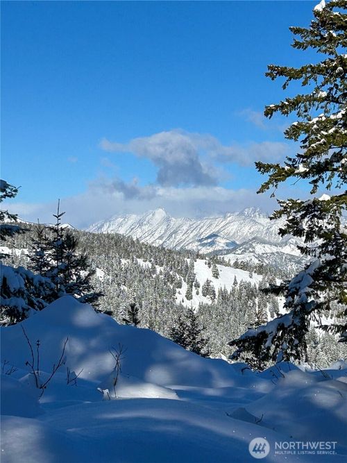 3050 Stiss Canyon Rd, Wenatchee, WA, 98801-7352 | Card Image