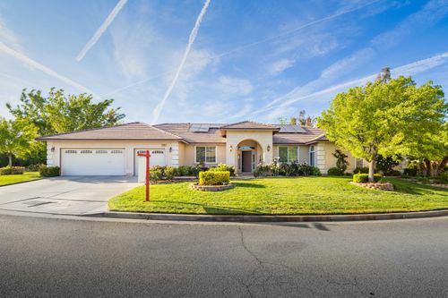 241 W Quail Dr, Palmdale, CA, 93551-2943 | Card Image
