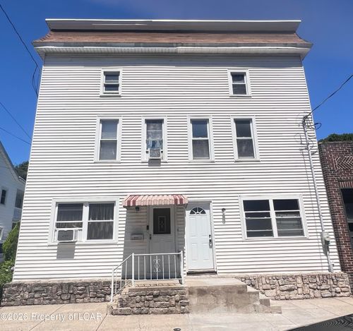 215 W Rowe St, Tamaqua, PA, 18252-1243 | Card Image