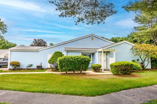 302 Bentley Ct W, Saint James, NY, 11780-3328 | Card Image