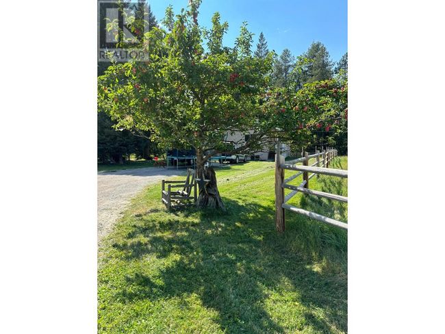 2690 Peasley Rd, House other with 5 bedrooms, 2 bathrooms and 2 parking in Jaffray BC | Image 32