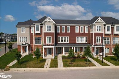 125 Sandhill Crane Dr, Townhouse with 3 bedrooms, 1 bathrooms and 2 parking in Wasaga Beach ON | Image 1