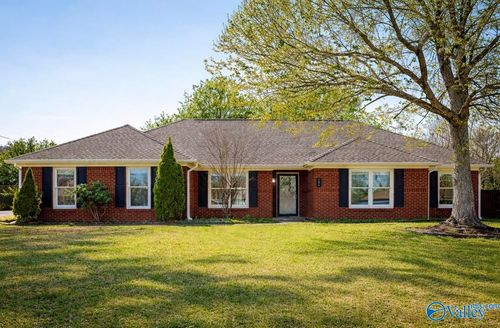 124 Derwent Ln Nw, Huntsville, AL, 35810-6200 | Card Image