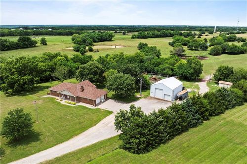 23276 Evans Rd, Tonganoxie, KS, 66086-3039 | Card Image