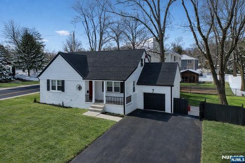 252 Knickerbocker Rd, Closter, NJ, 07624-1814 | Card Image