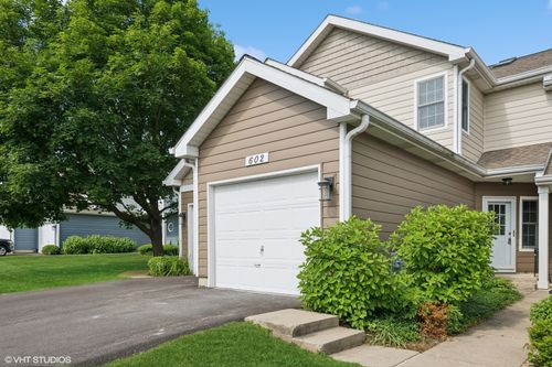 602 Woodhaven Dr, Mundelein, IL, 60060-1528 | Card Image