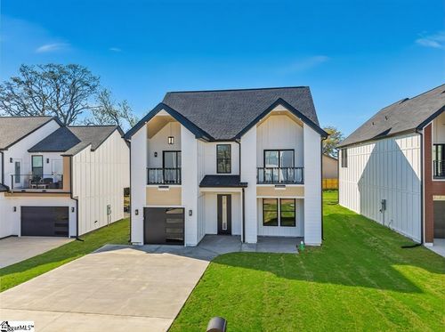 33 Gentry St, Greenville, SC, 29611-4051 | Card Image