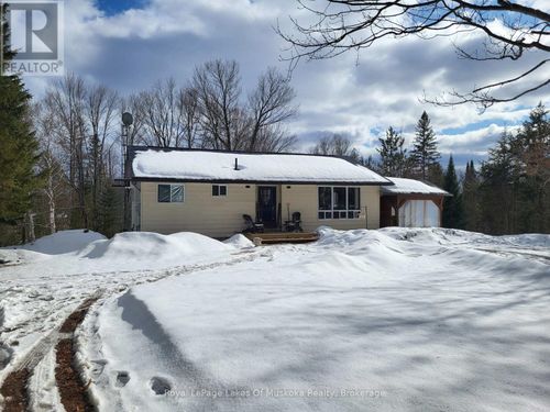 273 Skyhills Rd, Huntsville, ON, P1H2N5 | Card Image