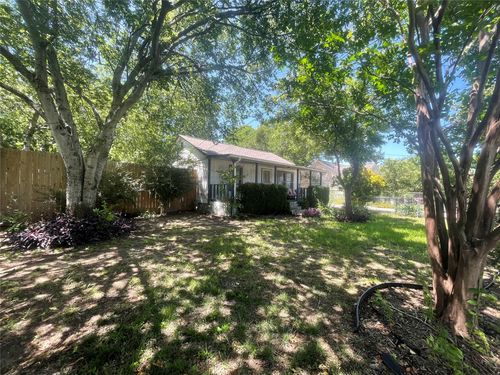 611 Crestside Dr, Duncanville, TX, 75137-3413 | Card Image