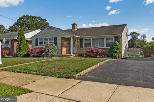 155 Locust Ave W, Hamilton, NJ, 08610-2615 | Card Image