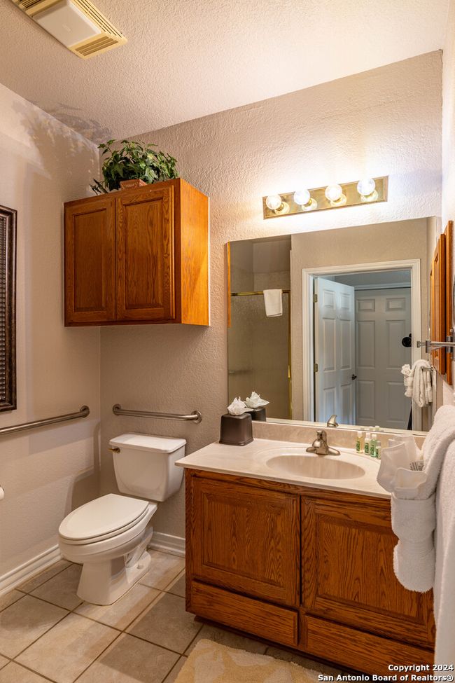 UNIT-111 - 20 Tapatio Dr E, Condo with 2 bedrooms, 2 bathrooms and null parking in Boerne TX | Image 6