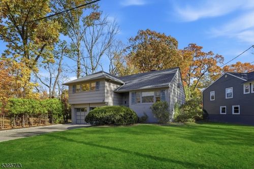 2 Maplewood Ave, Maplewood, NJ, 07040-1220 | Card Image