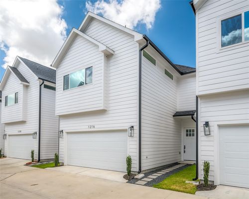 1216 Mcneil St, Houston, TX, 77009-6935 | Card Image