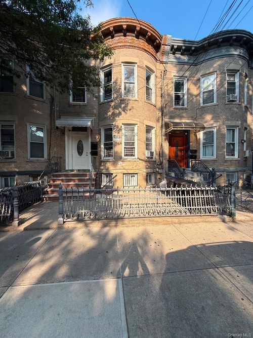 225 Grant Ave, Brooklyn, NY, 11208-1811 | Card Image
