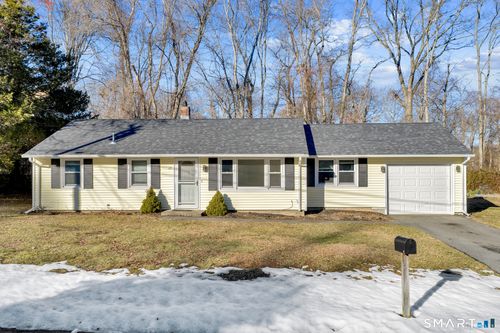 12 Nutmeg Dr, Clinton, CT, 06413-1817 | Card Image