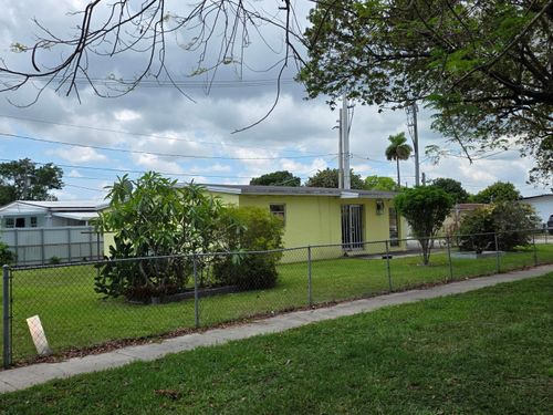 6495 W 2nd Ct, Hialeah, FL, 33012-2682 | Card Image