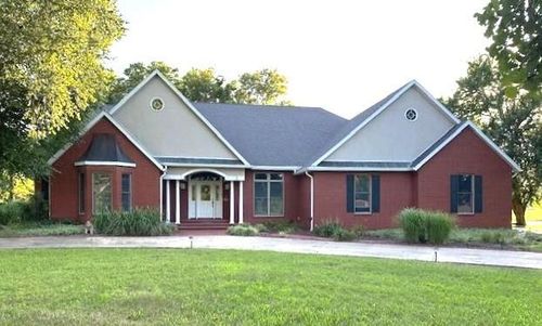 2 Timbercreek Rd, Girard, KS, 66743-2168 | Card Image