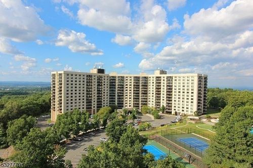 apt-2ae-2 Claridge Dr, Verona, NJ, 07044-3035 | Card Image