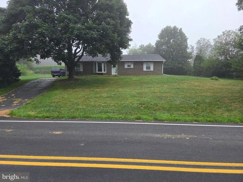 4942 Elizabethtown Rd, MANHEIM, PA, 17545-8371 | Card Image
