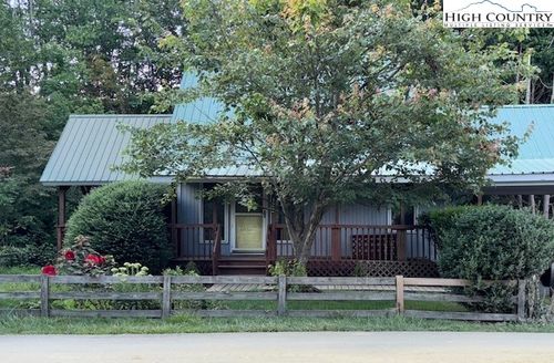 122 River Road 2, Banner Elk, NC, 28604-8675 | Card Image