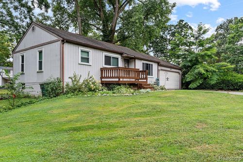 5481 Hanley, Waterford, MI, 48327-2563 | Card Image