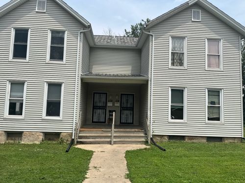 110-112 E Frank St, Freeport, IL, 61032-5747 | Card Image