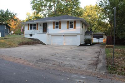 Raised ranch with a garage | Image 2