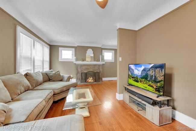 136 Alice Ave, House other with 4 bedrooms, 2 bathrooms and null parking in Bloomfield Township MI | Image 4