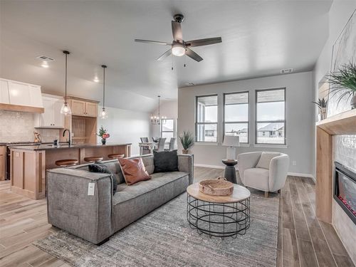 8655 Kayce St, El Reno, OK, 73036-4004 | Card Image