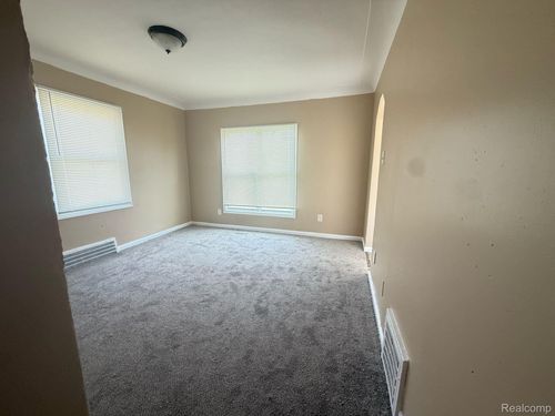 8909 Penrod St, Detroit, MI, 48228-1815 | Card Image