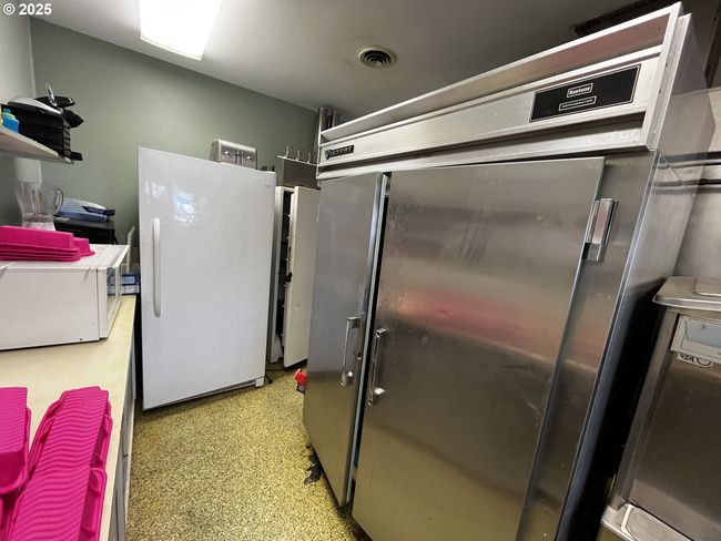 99 3 Rd St, House other with 1 bedrooms, 2 bathrooms and null parking in Maupin OR | Image 22
