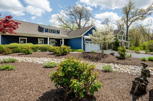 11087 Lake Shore Dr, Berrien Springs, MI, 49103-9255 | Card Image