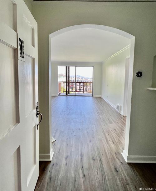 732 Francisco St, San Francisco, CA, 94133-1606 | Card Image