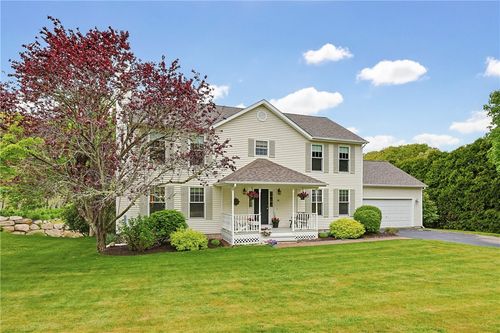 28 Rock Ridge Rd, Westerly, RI, 02891-3703 | Card Image