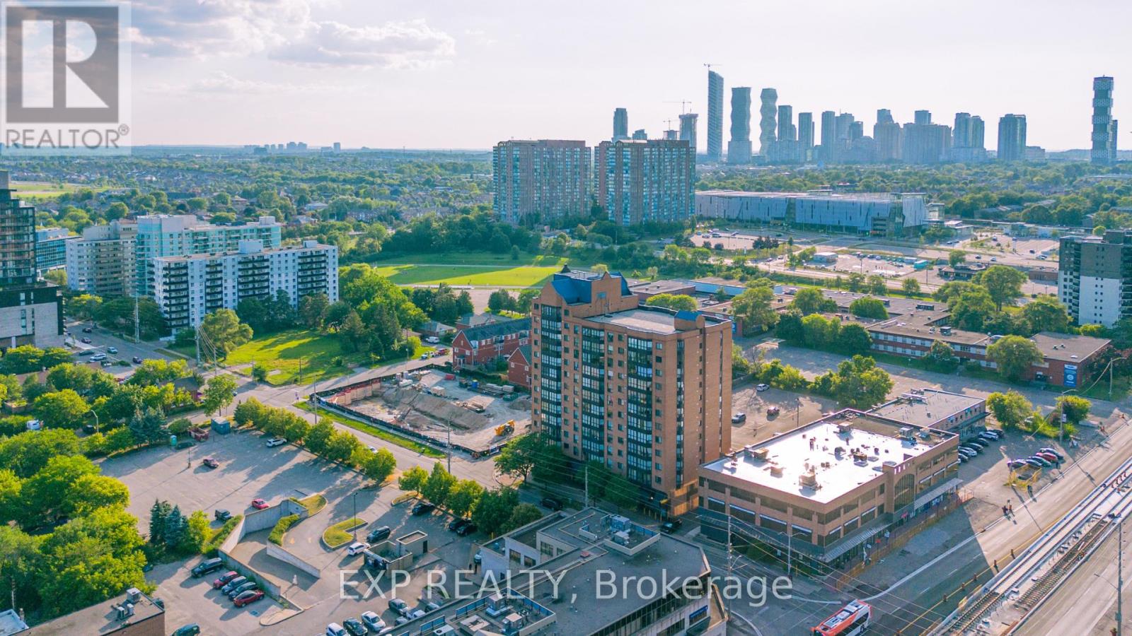 Residential in Mississauga (Cooksville) 2