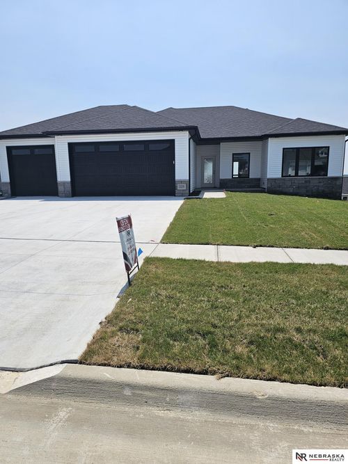 225 Kristi Ln, Hickman, NE, 68372-2103 | Card Image