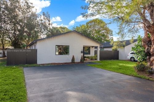 309 Se 3rd Ave, Hallandale Beach, FL, 33009-6471 | Card Image