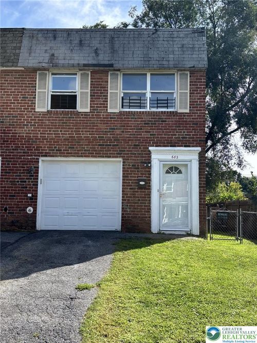682 W Brookdale St, ALLENTOWN, PA, 18103-4842 | Card Image