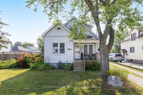221 Wright St, Welland, ON, L3B2K4 | Card Image