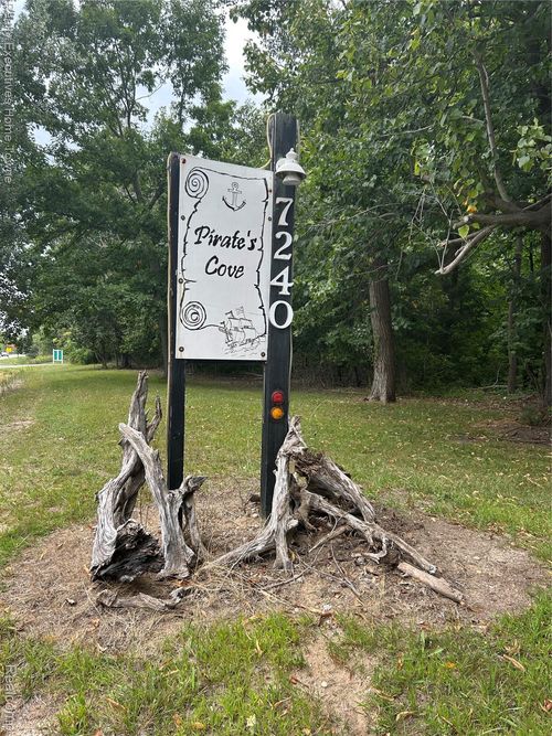 7226 Lakeshore Rd, Lakeport, MI, 48059-1942 | Card Image