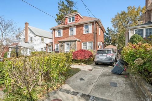 4607 Concord Ave, Great Neck, NY, 11020-1007 | Card Image