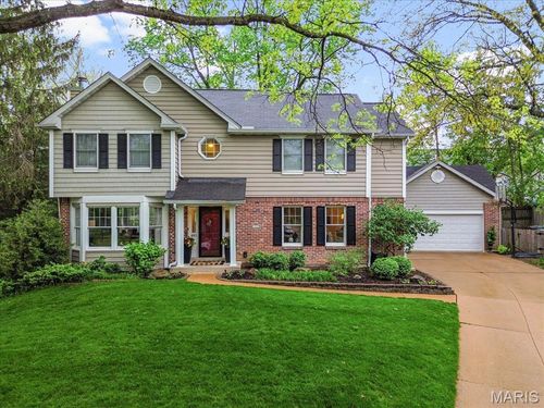 403 Woodview Manor Ln, Kirkwood, MO, 63122-2918 | Card Image